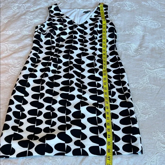 Stylish Ann Taylor Black and White Patterned Dress Size 4 - Picture 8 of 12